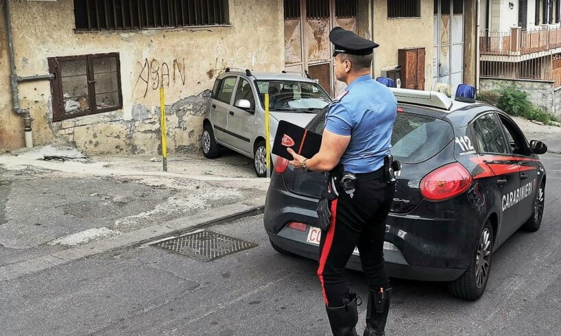 Catania, calci e pugni ai genitori invalidi: 37enne arrestato in flagranza