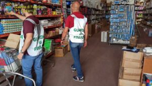 Misterbianco, sequestrati oltre 130 mila articoli contraffatti: due cinesi denunciati
