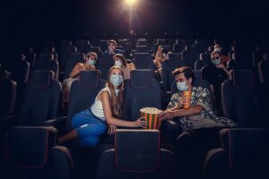 Covid, dall’11 riaprono al 100% cinema e stadi: discoteche al 50% al chiuso