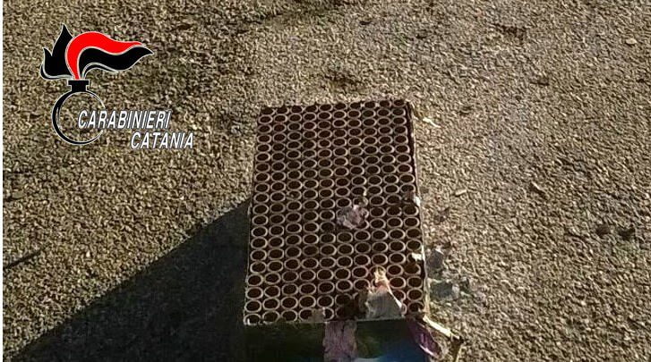 Catania, bimba in arrivo e festeggiano con i fuochi d’artificio: 3 persone denunciate