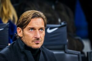Calcio, Totti: “Ai miei tempi era fatto di passione e affetto verso i tifosi. Ora è solo business”