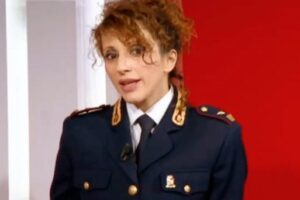 Sospesa dal servizio la poliziotta ‘no pass’ che chiede di punire i poliziotti a difesa dell’assalto alla Cgil