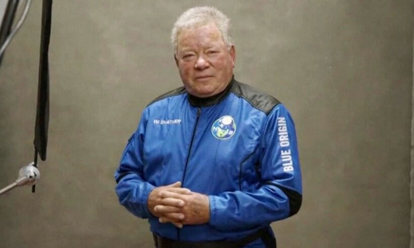 Il Capitano Kirk a 90 anni vola davvero nello Spazio: batte il record di astronauta più anziano