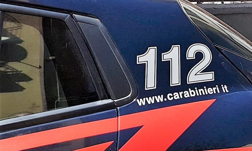 Catania, tenta una rapina con un complice: vittima e carabinieri lo acciuffano