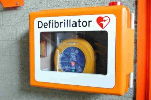 S. M. di Licodia, Comune stanzia 4 mila euro per i defibrillatori. La Misericordia: “Centro sarà cardioprotetto”