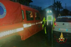 Catania, a Vaccarizzo i sommozzatori dei Vigili del Fuoco della Puglia salvano coppia in auto: al Villaggio Delfino