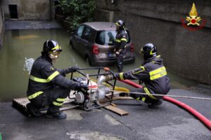 Catania, ‘Apollo’ si allontana e il maltempo lascia le macerie: oltre mille interventi dei Vigili del Fuoco