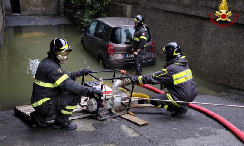 Catania, ‘Apollo’ si allontana e il maltempo lascia le macerie: oltre mille interventi dei Vigili del Fuoco