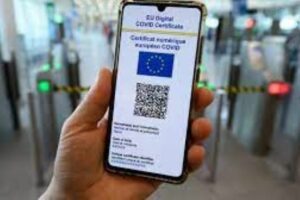 Covid, dal 15 Green Pass per tutti i lavoratori: senza certificato verde è assenza ingiustificata