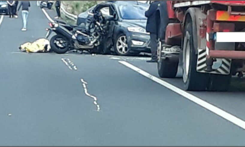 Adrano, scooter si scontra con auto in c.da Fumata: muore 35enne di Bronte. Donna ferita in elisoccorso al ‘Cannizzaro’
