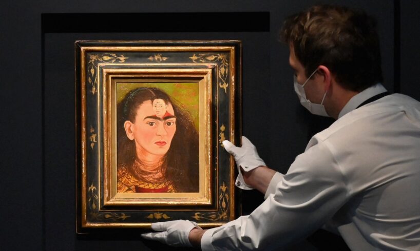 Autoritratto di Frida Kahlo venduto all’asta per 35 milioni di dollari: da Sotheby’s a New York