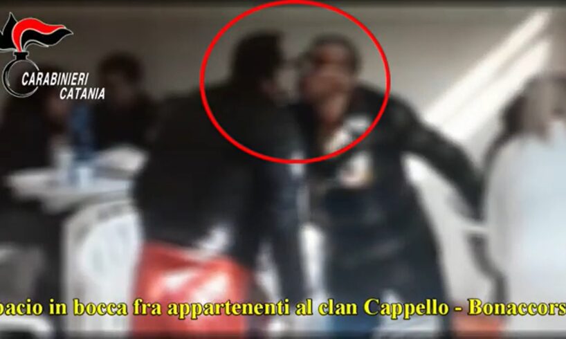 Catania, blitz ‘Alter Ego’: bacio in bocca fra gli uomini del clan Cappello-Bonaccorsi e droga sequestrata (VIDEO)