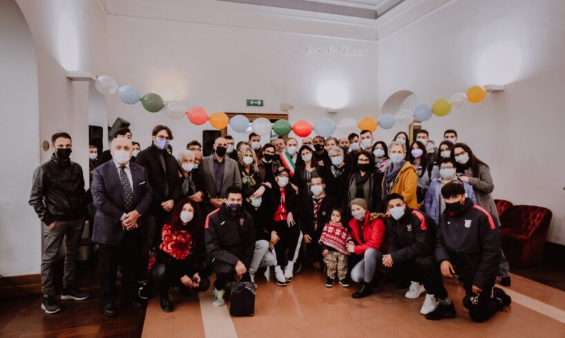 Paternò, festa a Palazzo Alessi per il ritorno di Diego Gemmellaro: due anni fa l’incidente e poi la riabilitazione