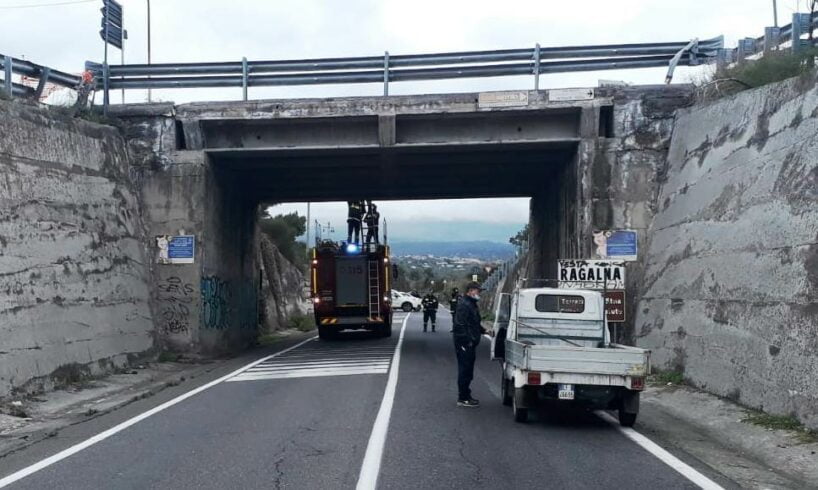 Paternò, messi in sicurezza i ponti di c.da Porrazzo e c.da Currone: abbattute le parti deteriorate
