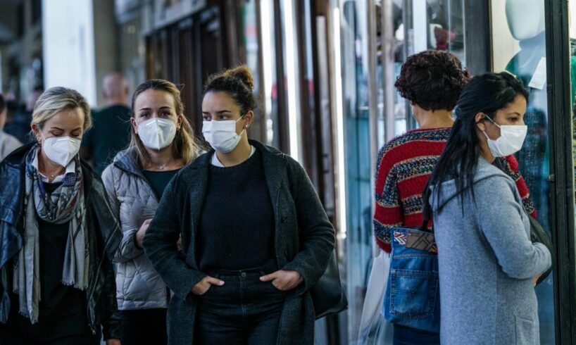Covid, mascherina nei luoghi aperti al pubblico e obbligo di tampone per chi arriva da Germania e Regno Unito: nuova ordinanza di Musumeci