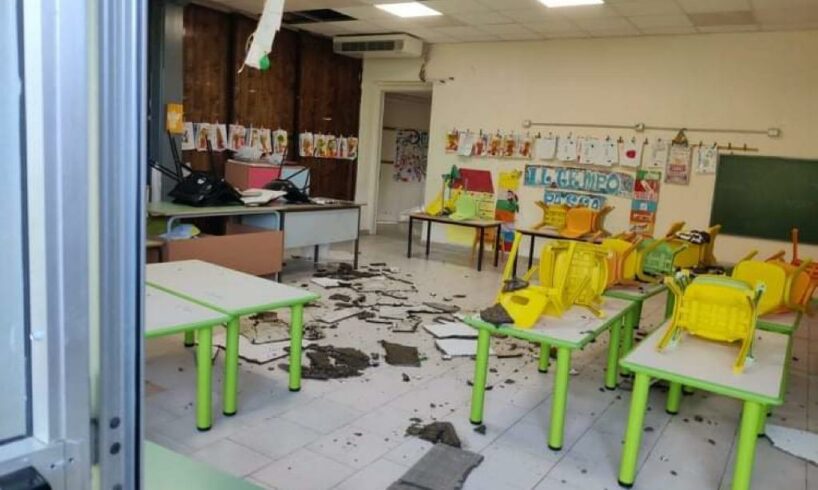 Paternò, crolla il controsoffitto del plesso di Viale Kennedy: colpa della pioggia dei giorni scorsi