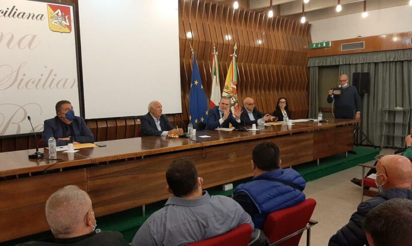 Sicilia, salta in extremis lo sciopero degli autotrasportatori: ma tra le organizzazioni ci sono spaccature