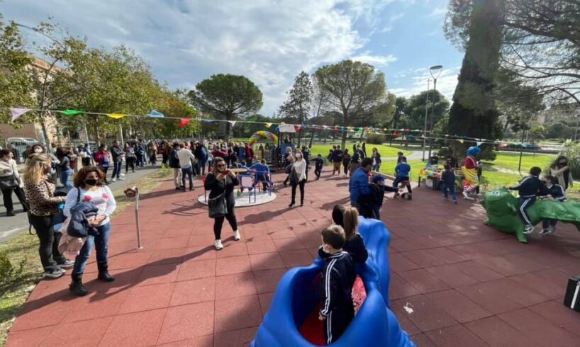 Paternò, l’assessore Scavone inaugura il parco giochi inclusivo “Papa Giovanni XXIII”: Regione ne ha finanziati 163 in Sicilia