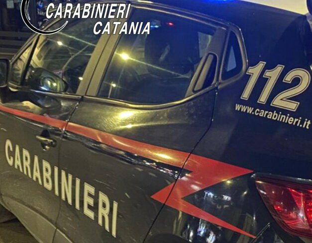 Catania, rubano pallet nell’area del Lidl di via Segantini: due arrestati