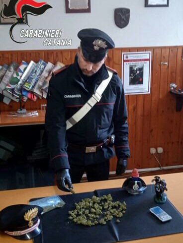 S. Gregorio di Catania, 128 dosi di marijuana nel bagagliaio: 21enne arrestato