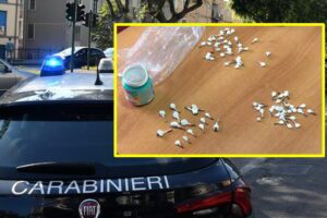 Catania, tenta la fuga in auto e si disfa di 79 dosi di cocaina: 23enne arrestato