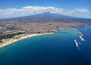 Geografie, le tante Catania in continuo movimento: terra di confine tra il Vulcano e i suoi fiumi