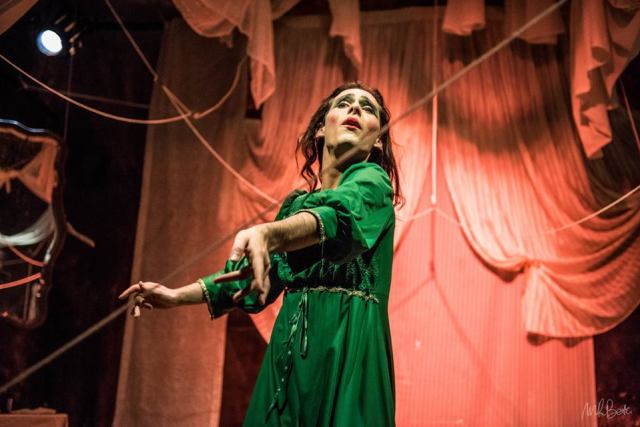 Teatro, nella culla della follia un duello tra sorelle: al ‘Canovaccio’ di Catania "Che fine ha fatto Baby Jane"