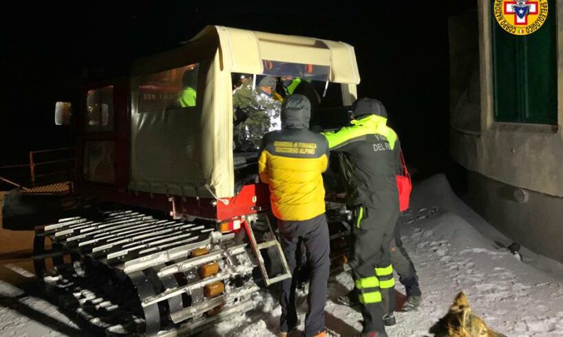 Etna, tre giovani escursionisti salvati dal Soccorso Alpino: bloccati da neve e freddo sul versante nord