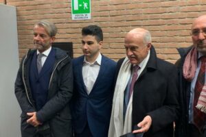 Torino, l’assoluzione del parricida: un ‘angelo custode’ ha pagato le spese legali del giovane