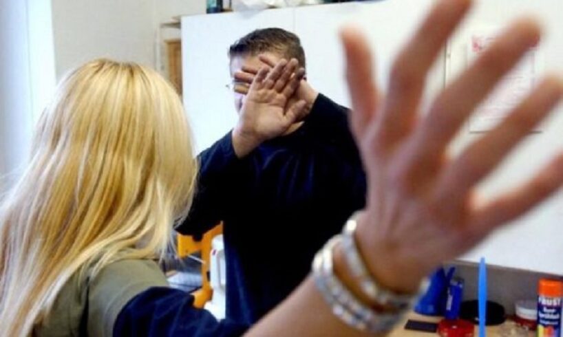 Catania, stavolta lo stalker è una donna: minaccia l’ex marito e si scaglia contro gli agenti
