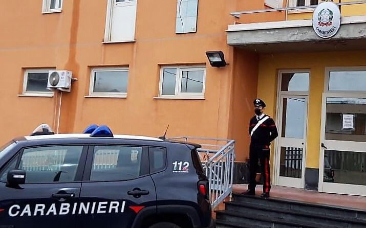 Adrano, trovato in possesso di chiavi alterate e grimaldelli: 58enne ai domiciliari