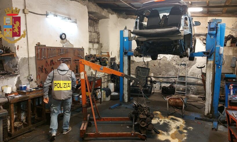 Catania, sequestrata officina abusiva a San Cristoforo: operaio in nero, luce a scrocco e zero sicurezza