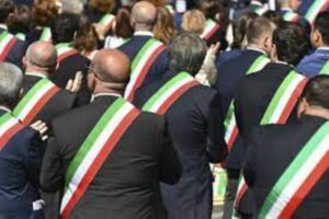 Comuni in crisi finanziaria, i sindaci chiedono un incontro ai nove prefetti siciliani: “Assenza di atti concreti dopo incontro con il Governo”