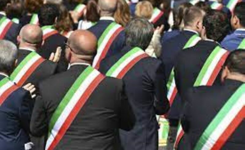 Comuni in crisi finanziaria, i sindaci chiedono un incontro ai nove prefetti siciliani: “Assenza di atti concreti dopo incontro con il Governo”