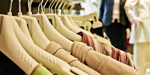 Catania, domiciliari e 'braccialetto' per un 41enne dopo il furto di due giubbotti al centro commerciale