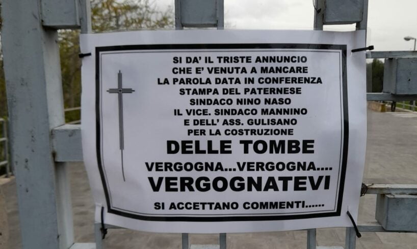 Paternò, manifesto anonimo di denuncia sulle 310 tombe di famiglia da realizzare. L’amministrazione replica: “Impegno mantenuto”