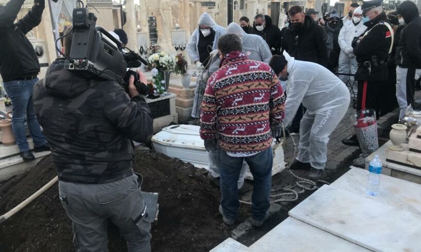 Adrano, riesumato il cadavere di Anthony Bivona: dall’autopsia la verità sulla sua morte