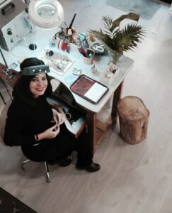 Biancavilla, Laura Ingiulla: “Il vero gioiello è il nostro territorio”. Intervista all’orafa fondatrice del brand Bottegaceleste