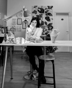 Biancavilla, Laura Ingiulla: “Il vero gioiello è il nostro territorio”. Intervista all’orafa fondatrice del brand Bottegaceleste