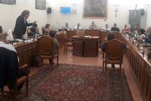 Paternò, stasera seduta del Consiglio per approvare il Bilancio: nuova sfida tra Naso e opposizione