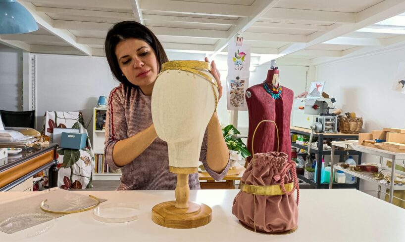 Biancavilla, Laura Ingiulla: “Il vero gioiello è il nostro territorio”. Intervista all’orafa fondatrice del brand Bottegaceleste