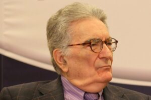 Quirinale, Pasquino: “Le chance di Draghi non sono molto elevate. Non molte di più come premier”