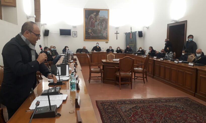 Paternò, domani torna a riunirsi il Consiglio comunale: si approvano i debiti fuori bilancio
