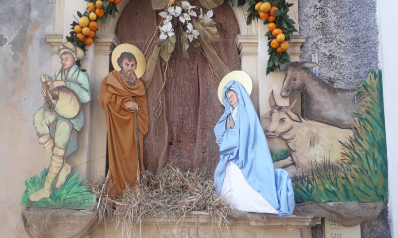 Paternò, rubano il bambinello del presepe: cittadini del quartiere pronti a ricomprarne un altro