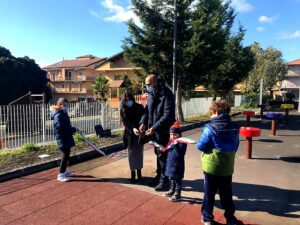 Biancavilla, in Piazza Don Bosco inaugurato il Parco Giochi inclusivo. Il sindaco: “Nei prossimi giorni ne arriva un altro”
