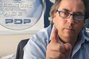 Il leader No Vax si ammala di covid e si pente: “Bisogna seguire la scienza che ti sana e ti salva”