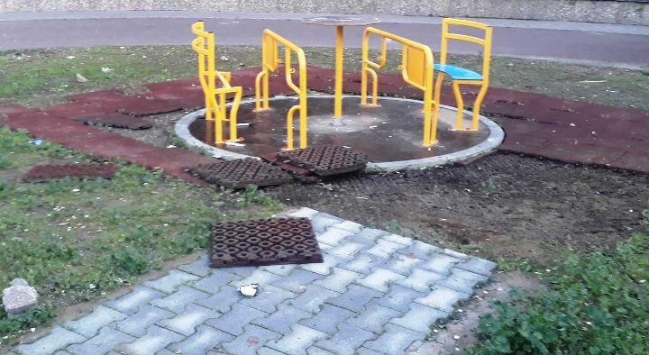 Paternò, vandalizzato il parco giochi inclusivo di Piazza Aldo Moro: già preso di mira a settembre