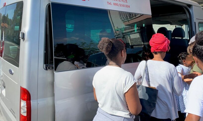 Catania, nuova vita (e nuova casa) per Yemenz e le sue figlie: vittima di violenza è stata accolta dalla Caritas