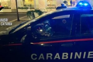 Fiumefreddo, si scaglia contro i militari e i soccorritori accorsi per aiutarlo: arrestato 50enne