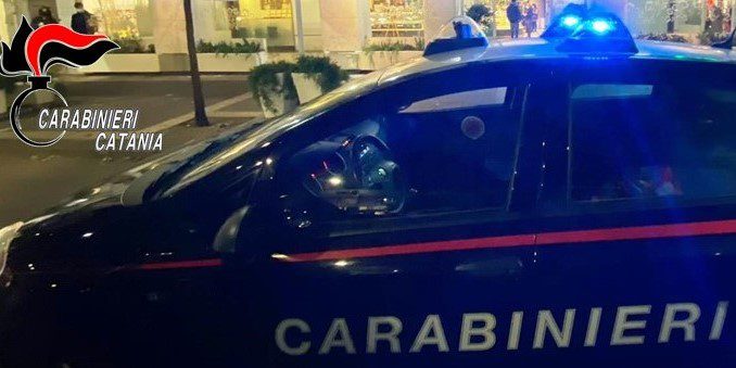 Fiumefreddo, si scaglia contro i militari e i soccorritori accorsi per aiutarlo: arrestato 50enne